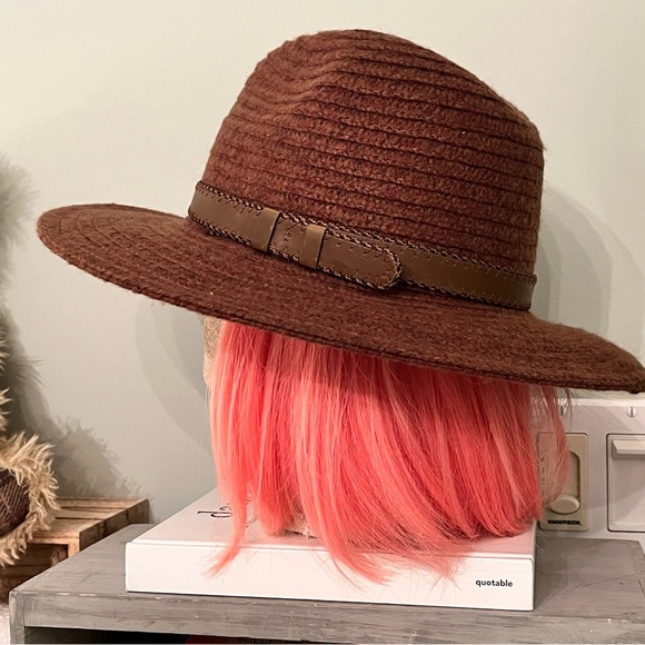 Wide brim hat - Picture 6 of 13